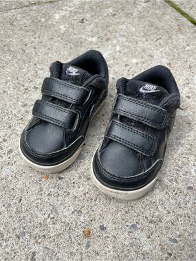 Nike Toddler Black Velcro Sneakers Size 5